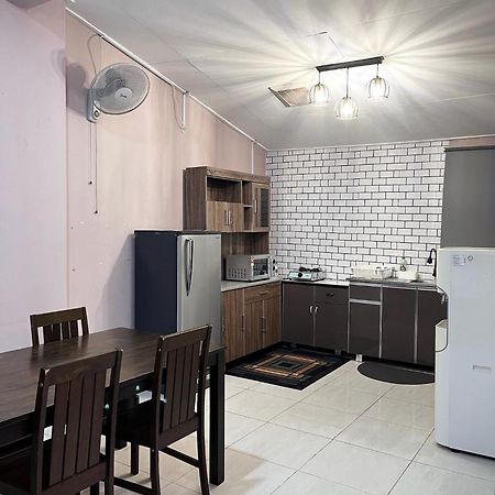 Aina Guest House Кота-Бару Екстер'єр фото