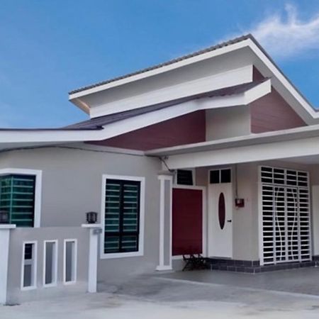 Aina Guest House Кота-Бару Екстер'єр фото