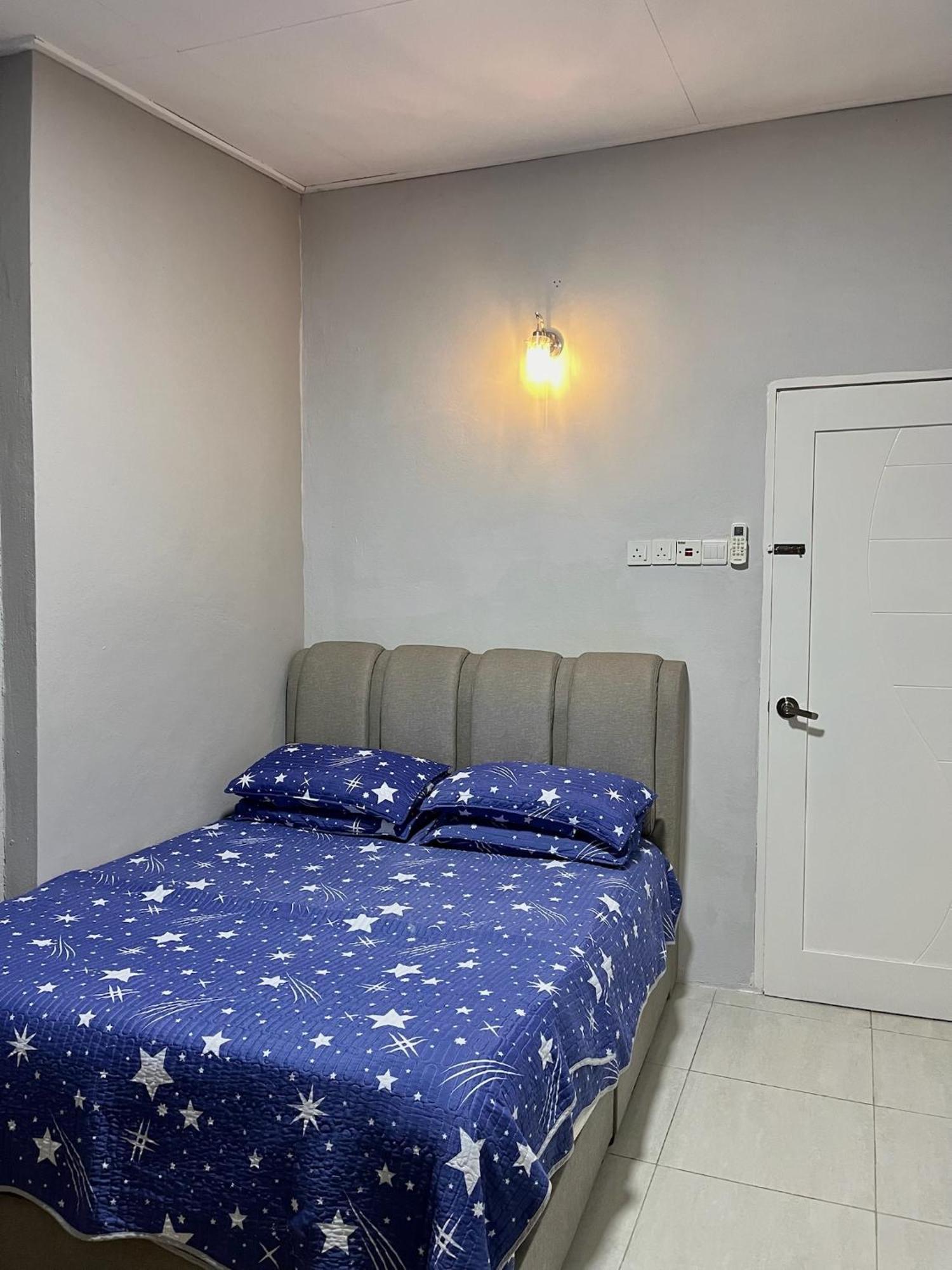 Aina Guest House Кота-Бару Екстер'єр фото