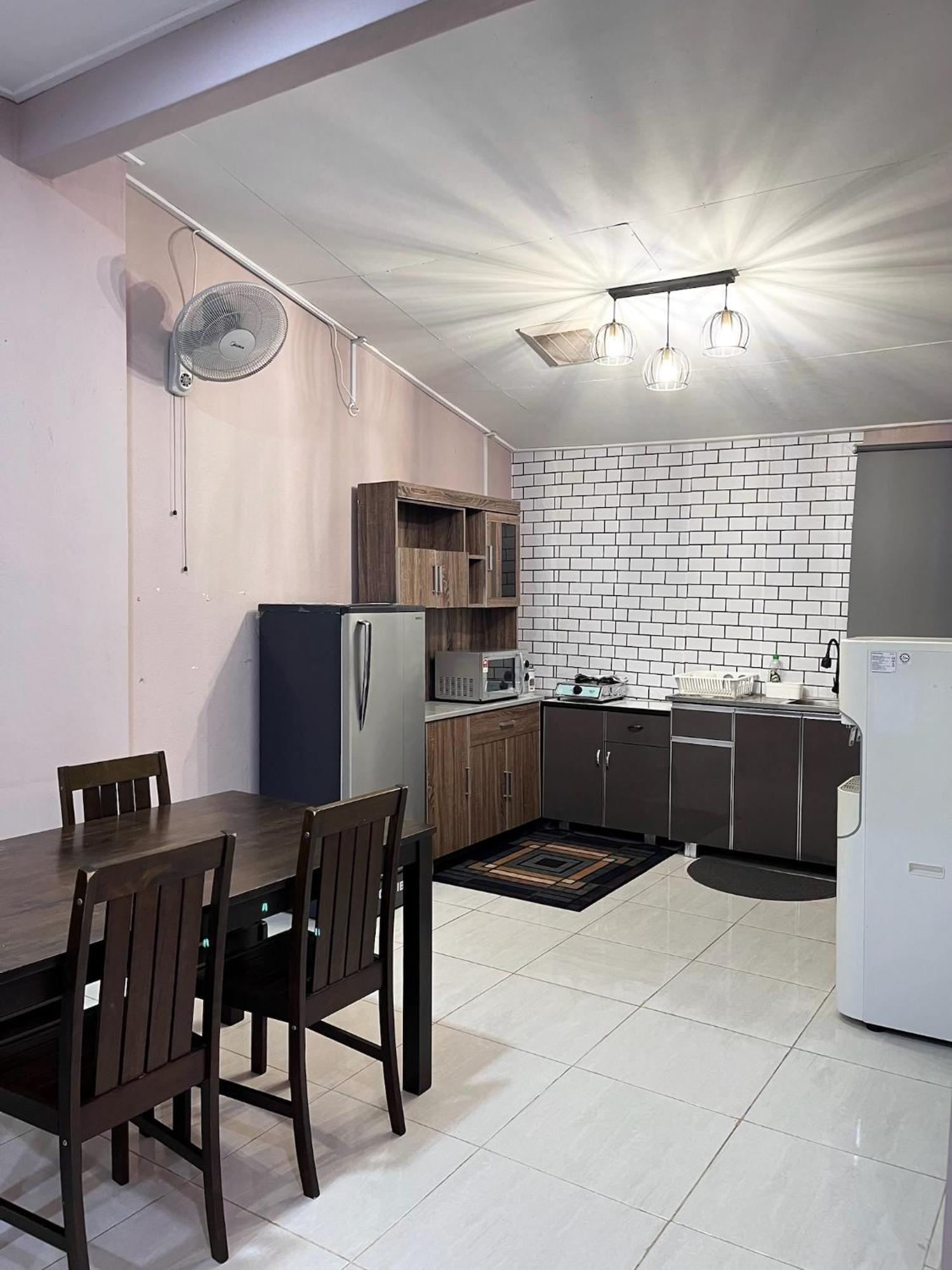 Aina Guest House Кота-Бару Екстер'єр фото